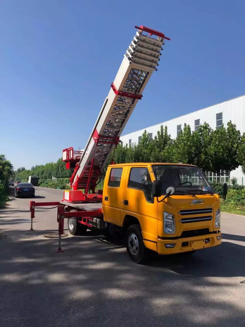 营根镇附近的云梯车出租服务：轻松解决高空作业需求