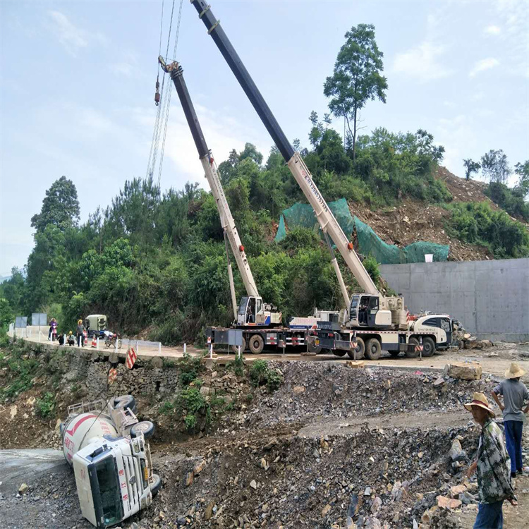营根镇汽车掉沟里叫吊车救援要多少钱
